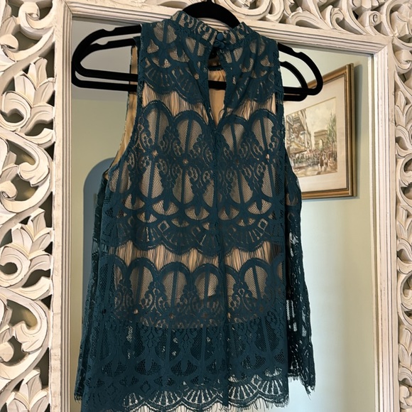 Green Lace sleeveless top - Picture 4 of 5